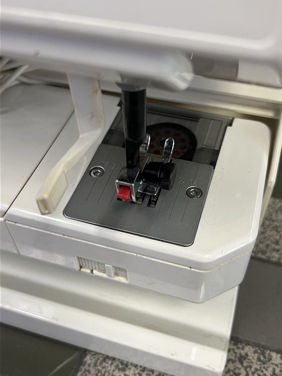 Elna Nähmaschinen: Machine à coudre Elna Club Computer Type 500 – Gebraucht aus Genève von Leboucheoreilles 8