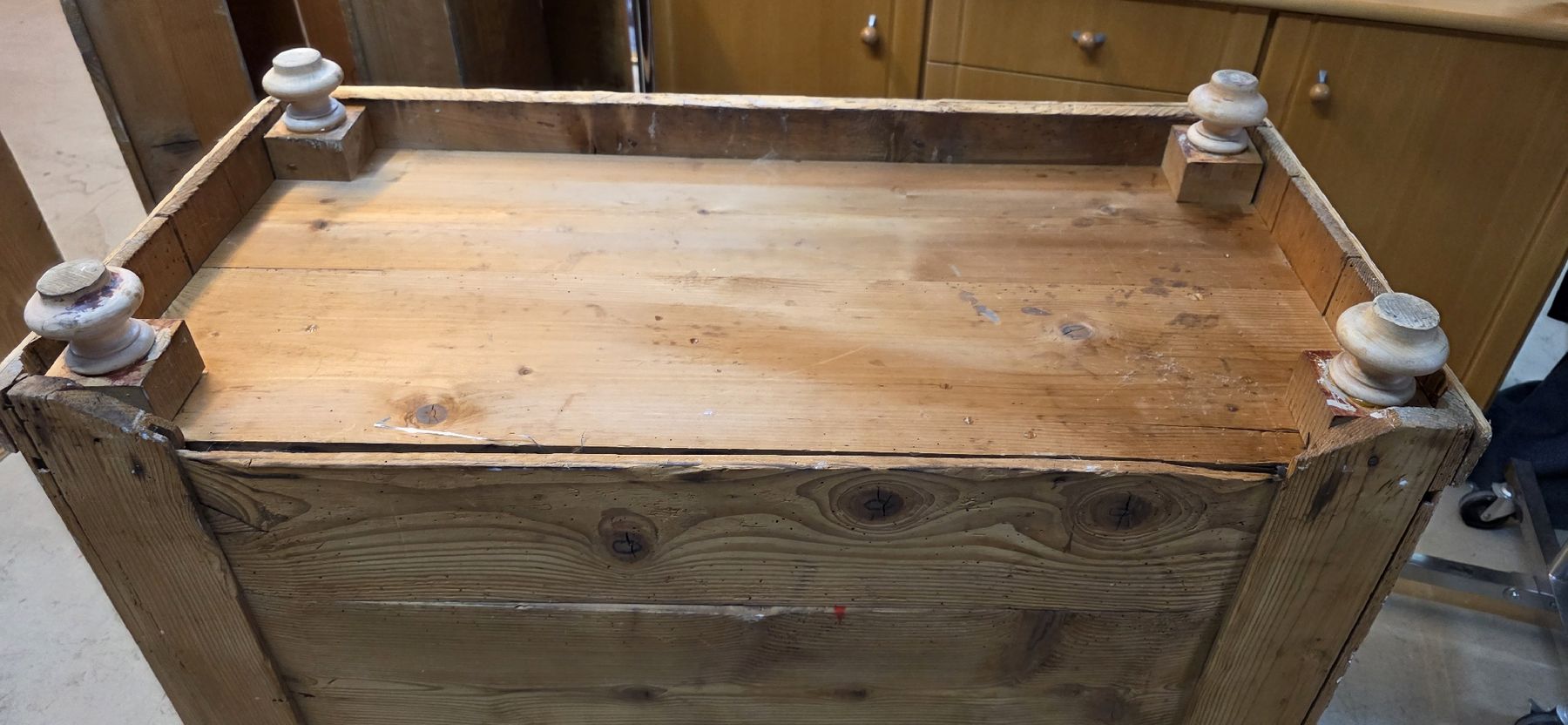 Commodes: Kommode Kiefernholz 4 Schubladen  – D'occasion à Wittenbach par gruezi-schwiz 6