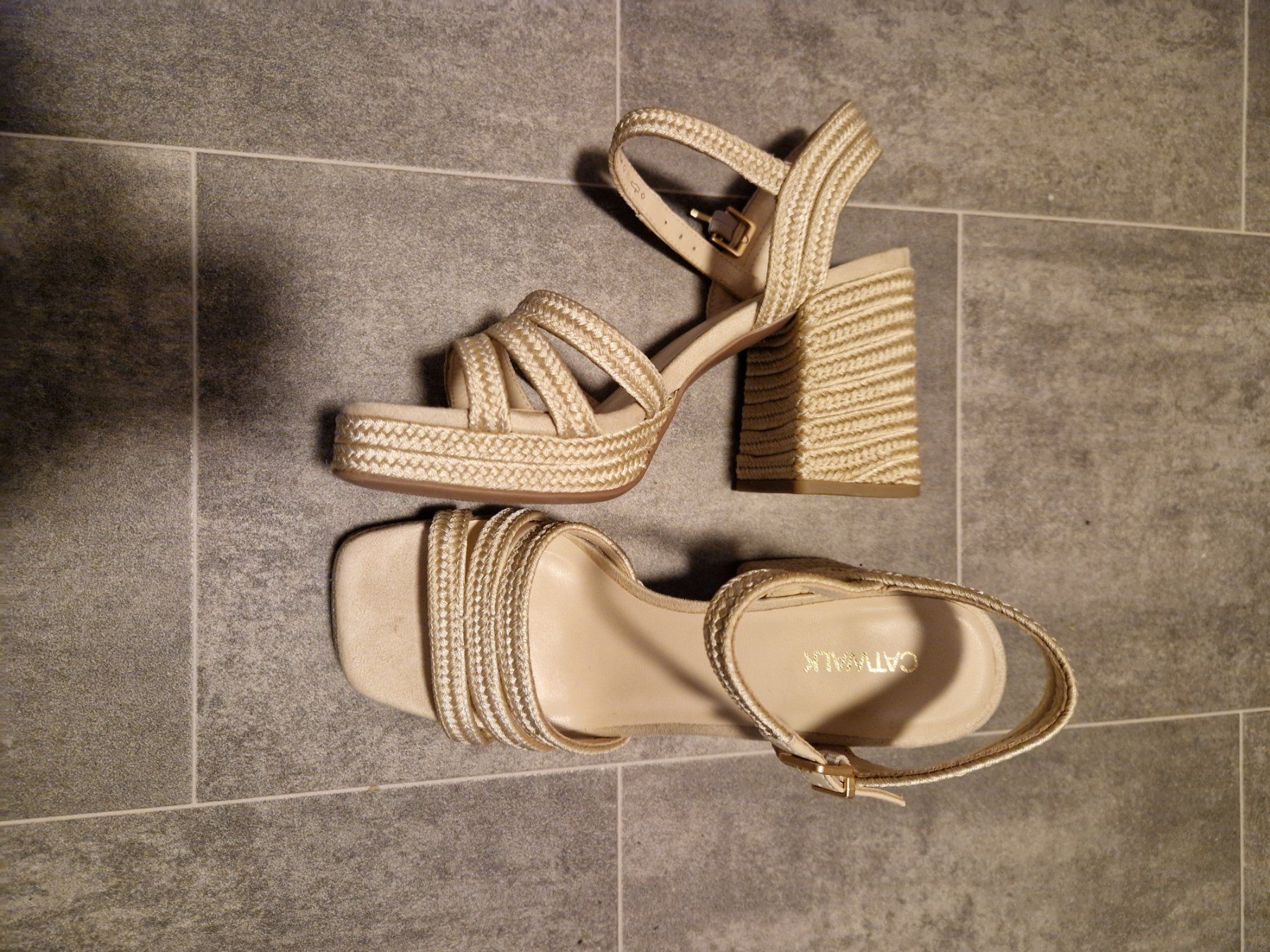Scarpe da donna: Hohe blockabsatz Sandalen, beige, Grösse 38 – Usato da Schocherswil venduto da nainai90