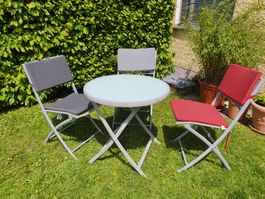Gartentisch rund mit 3 Stühlen