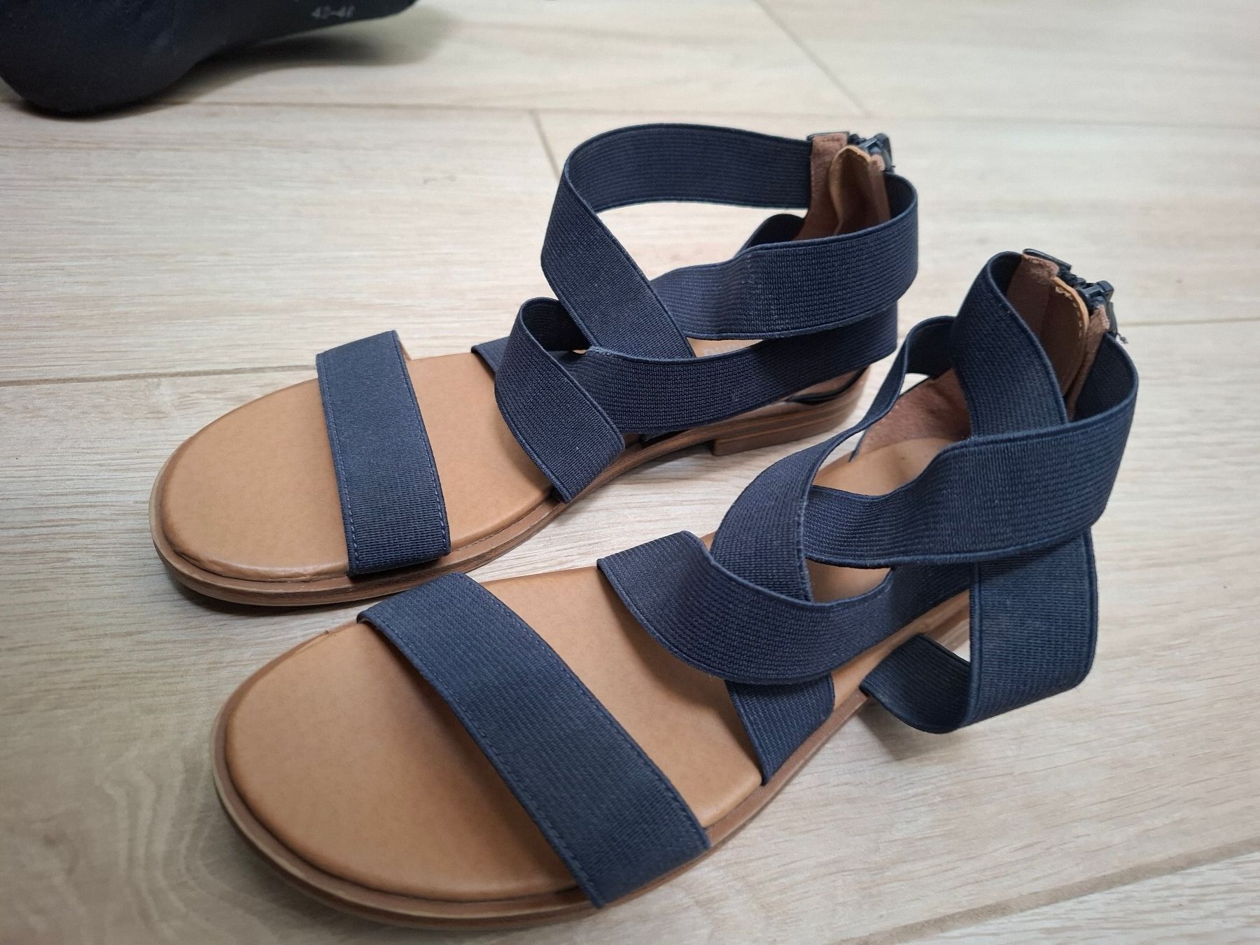 Chaussures filles: Sandalen blau Grösse 33 – D'occasion à Birmensdorf ZH par Ducati025