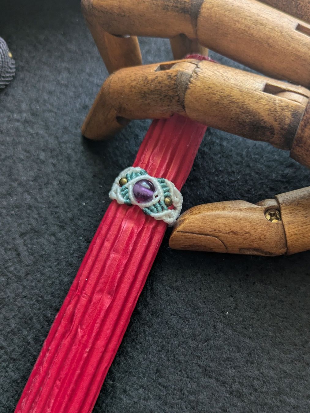 Bagues: handgemachter Makramee Ring mit Amethyst – Neuf (Voir description) à Pfäffikon ZH par Emporos_42 2