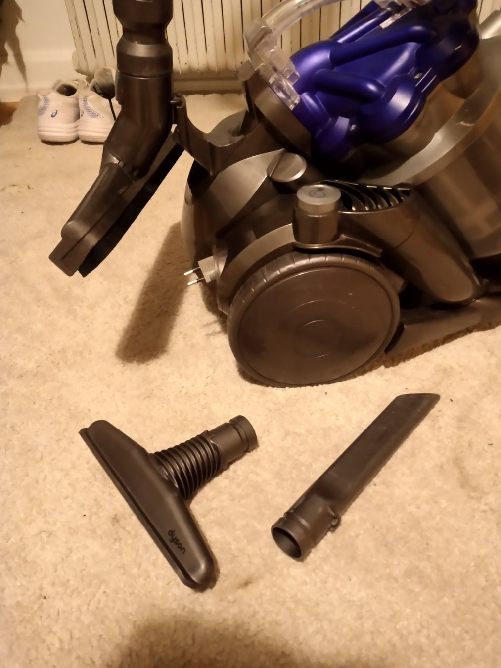 Dyson Aspirateurs & Accessoires: Staubsauer Dyson DC29 mit Zubehör – D'occasion à Prez-vers-Siviriez par Monija70 1