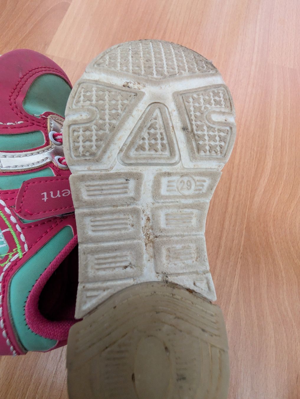 Schuhe für Mädchen: Mädchen Turnschuhe, Grösse 29, Top Zustand. – Gebraucht aus Buchs ZH von nudle10 2