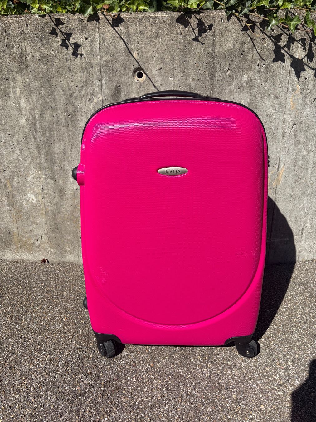 Valigie: Reisekoffer Rada pink – Usato da Birmensdorf ZH venduto da car_2wnj