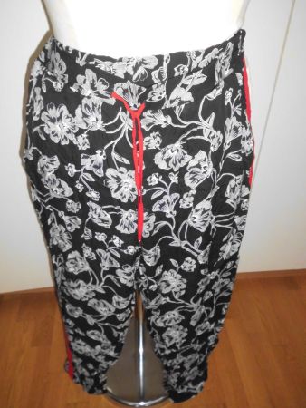 Pantalon d'été noir fleurs de C&A T.44