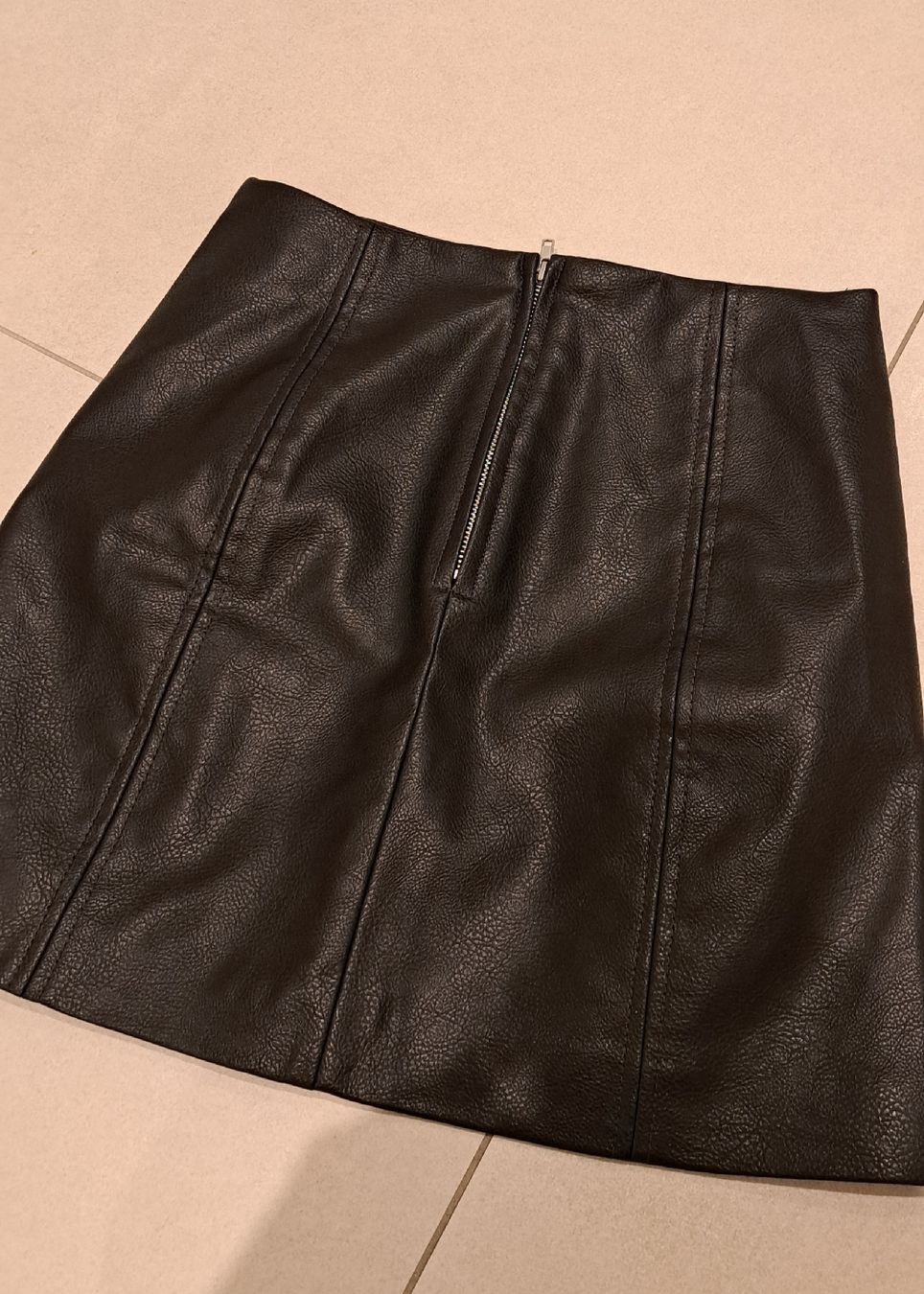 H&M Gonne: Schwarzer H&M Minirock in Lederoptik, Gr. 34 – Nuovo (secondo la descrizione) da Euthal venduto da mel_ts8t 1