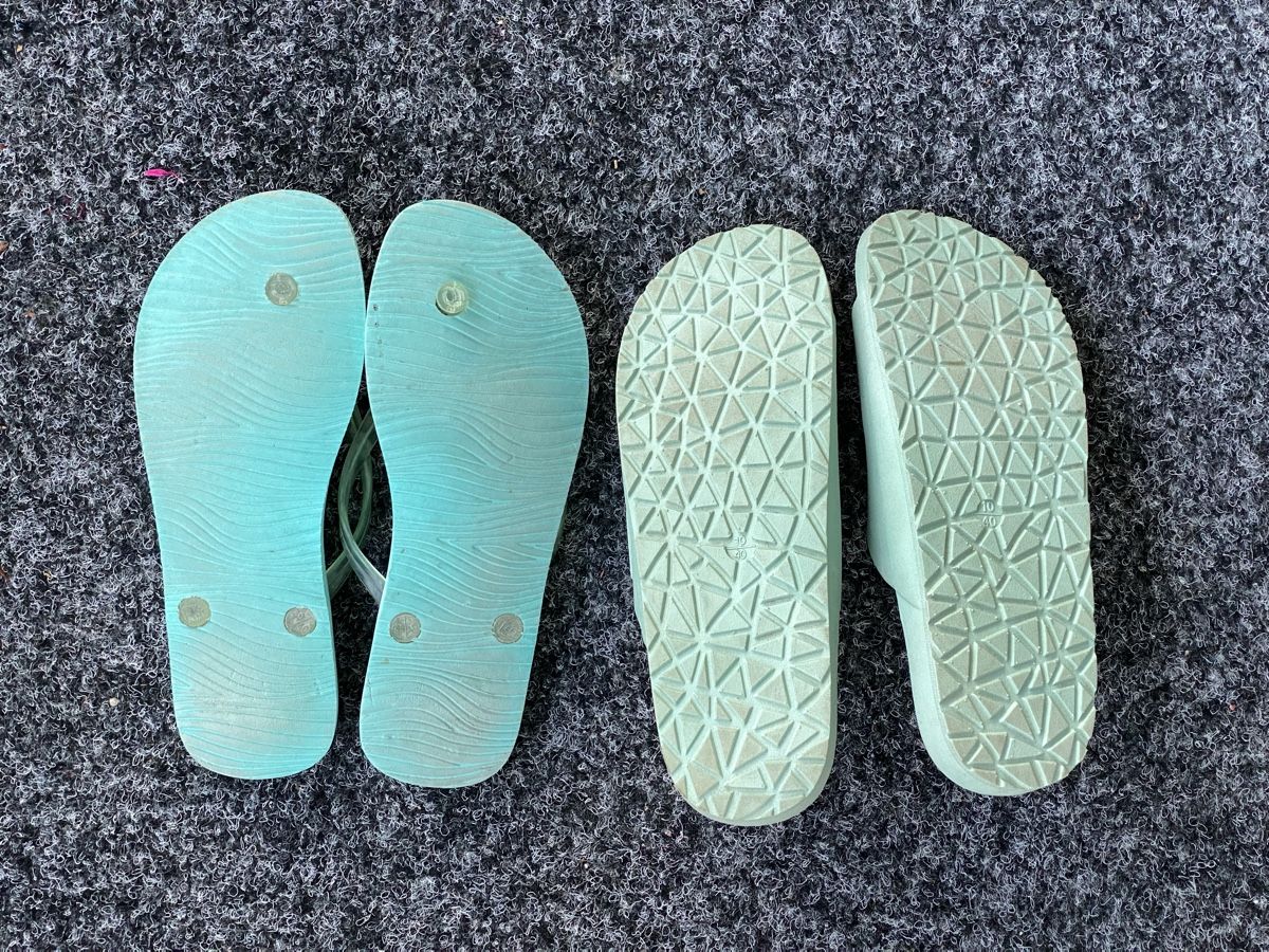 Scarpe da donna: 2x Strandschuhe Flip Flops, Gr.39-40 – Usato da Ehrendingen venduto da Uxaxa 2