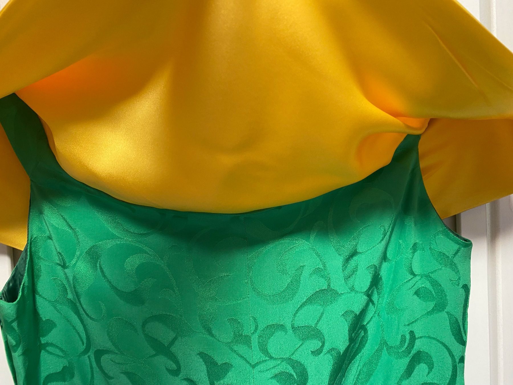 Kleider: Belle robe verte en soie. S – Neu (gemäss Beschreibung) aus Grund b. Gstaad von PlageNeige 6