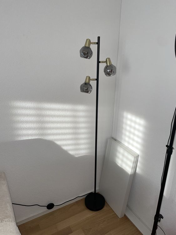 LED Wandleuchte Mit Rauchglas Lampenschirm Metall Schwarz, Höhe 23cm