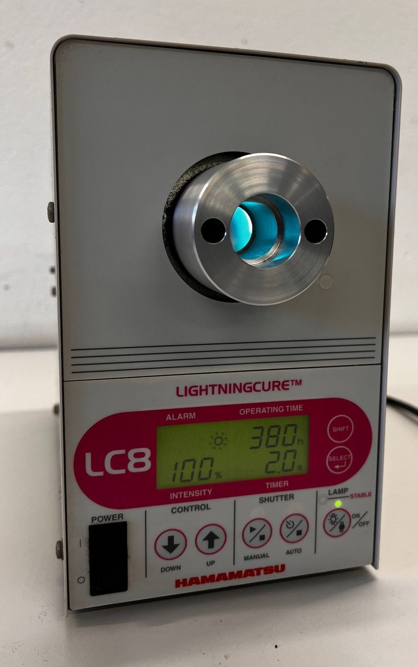 Accessori da laboratorio: Hamamatsu L9588-06 LC8 Lightningcure Spot Light Source – Usato da Niederdorf venduto da LeptonAG_Labor 2