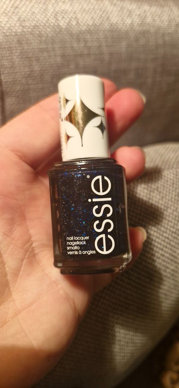 Essie Nagellack: Essie Nagellack, dunkles Blau mit Glitzer! – Neu (gemäss Beschreibung) aus Zell ZH von Eva-Jana 1