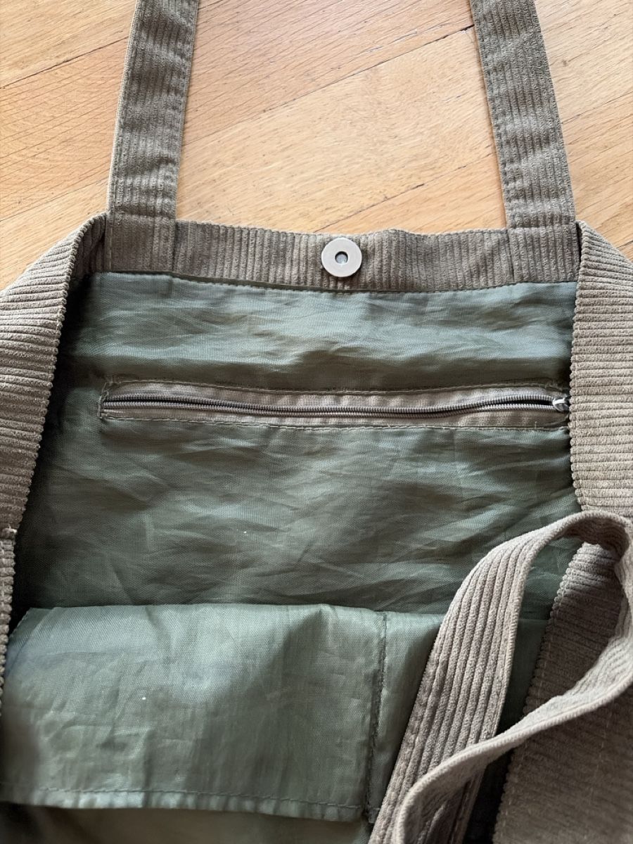 Borse da donna: Sac cabas velours côtelé "Authentique" - kaki  – Usato da Martigny venduto da O96 1
