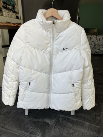 Nike Steppjacke weiss mit Kapuze Grösse M guter Zustand