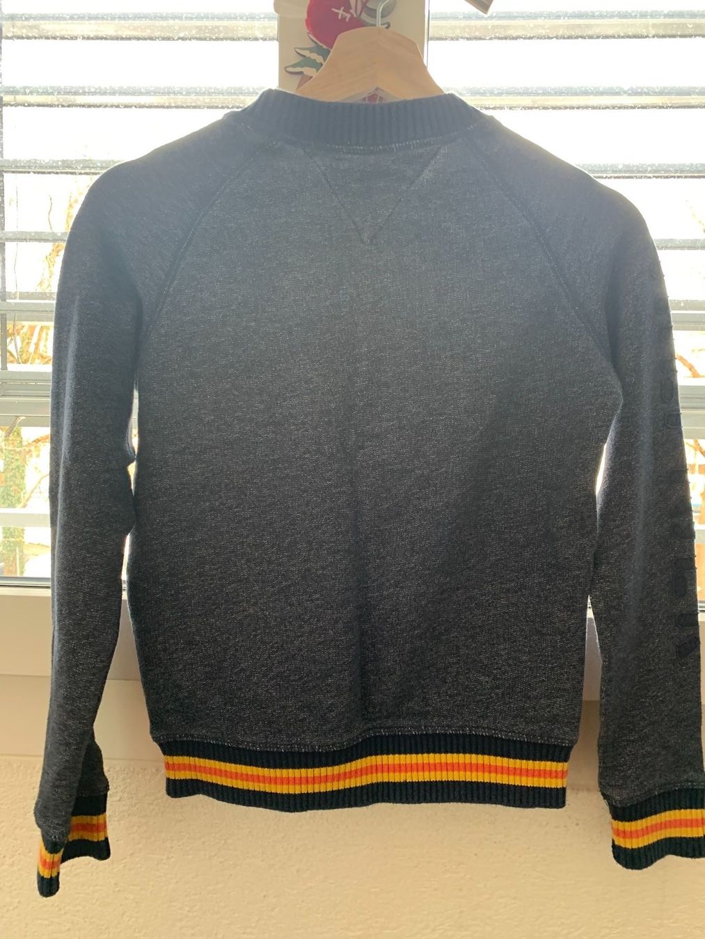 Maglioni & Felpe: Pulli Jungen  8-10Y Tommy Hilfiger – Usato da Wettingen venduto da Green183 1