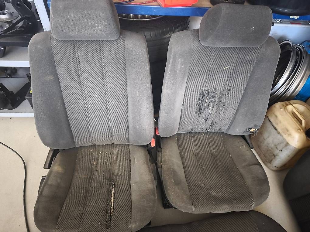 Tutti pezzi di ricambio auto: BMW E34 Limousine Innenausstattung.  – Usato da Zihlschlacht venduto da rad_vvm9