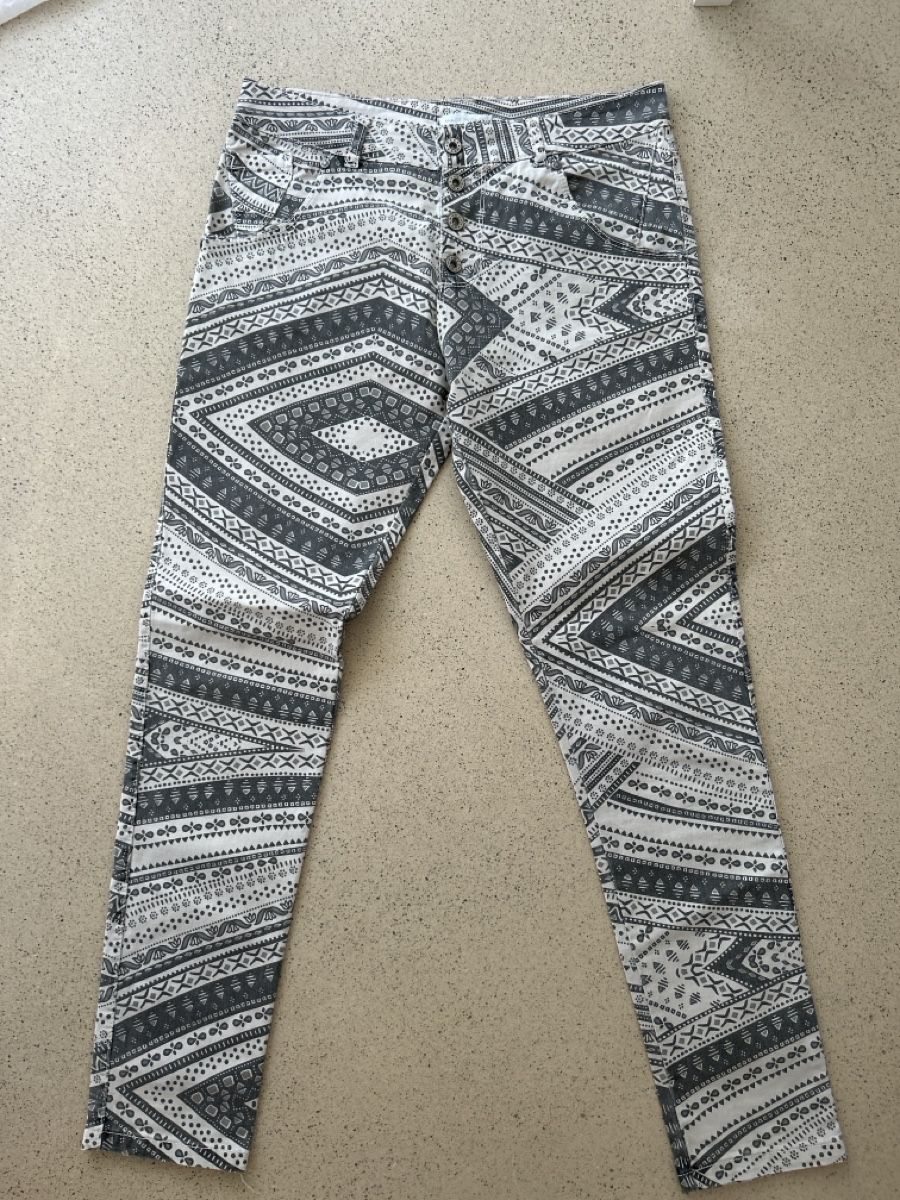 Pantaloni: Hose, gemustert, Gr. M – Usato da Langwiesen venduto da Cattii