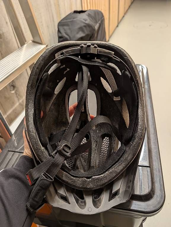 Caschi: Fahrradheld UVEX weiss – Usato da Chur venduto da Sar_ah 1