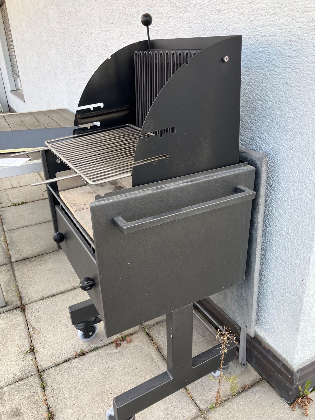 Grills: Holzkohle-Grill mit  Schamottsteinen – Gebraucht aus Winterthur von Seepferdchen63 3