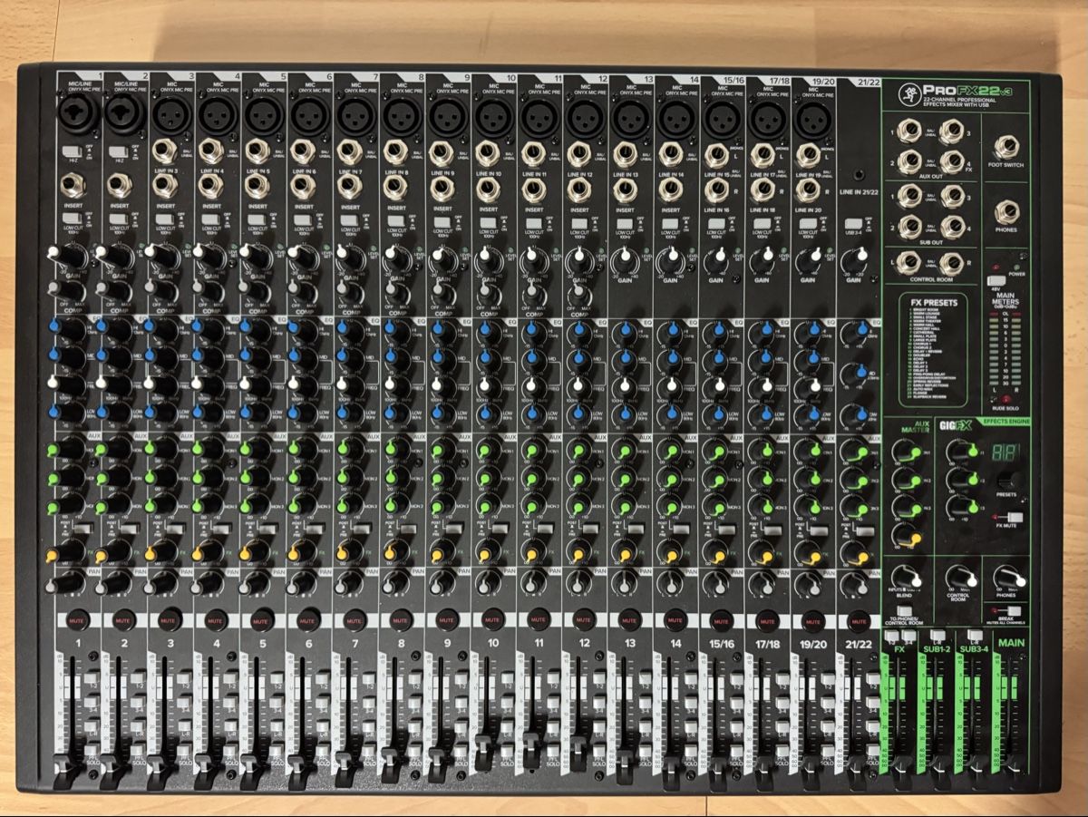 Mackie Console di mixaggio: Mischpult: Mackie ProFX22v3  – Nuovo (secondo la descrizione) da Oekingen venduto da steph.67
