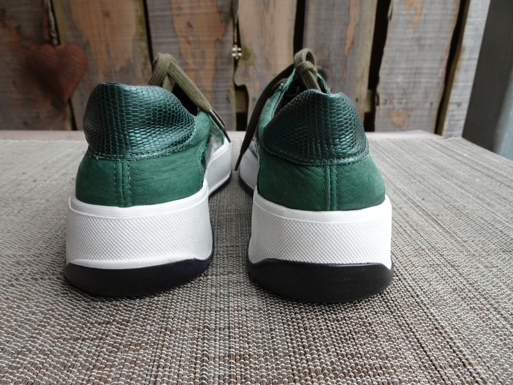 Emma Hope Damenschuhe: Neuwertige EMMA Spanien Sneaker Gr. 40 - 425189 – Gebraucht aus Küssnacht am Rigi von Schuhe-Secondhand 2