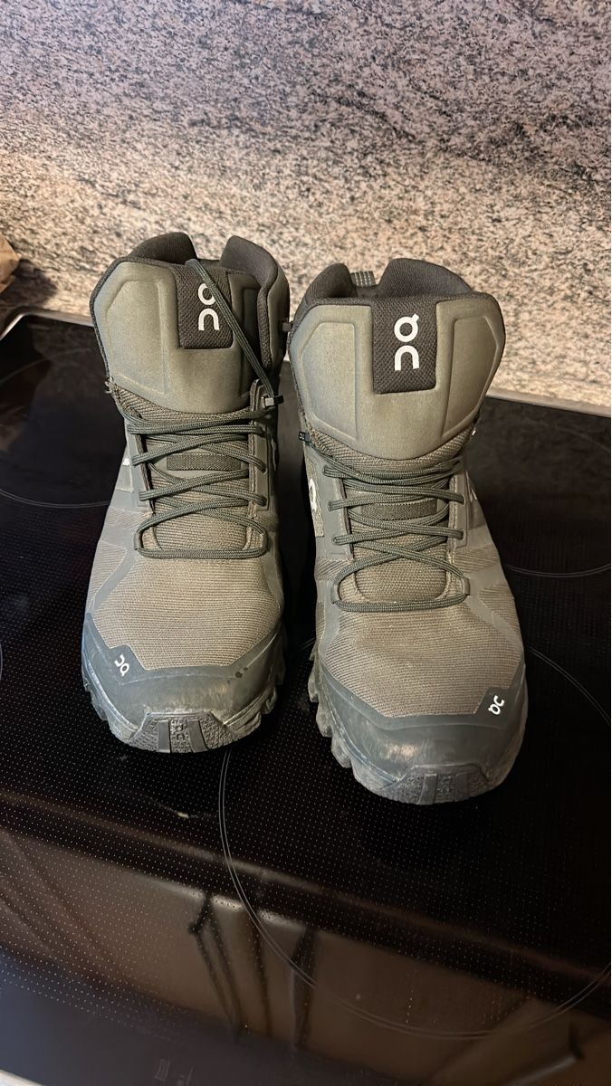 On Scarpe da uomo: ON Running Boots Grey Size Unknown Used – Usato da Vulpera venduto da Ricky1989