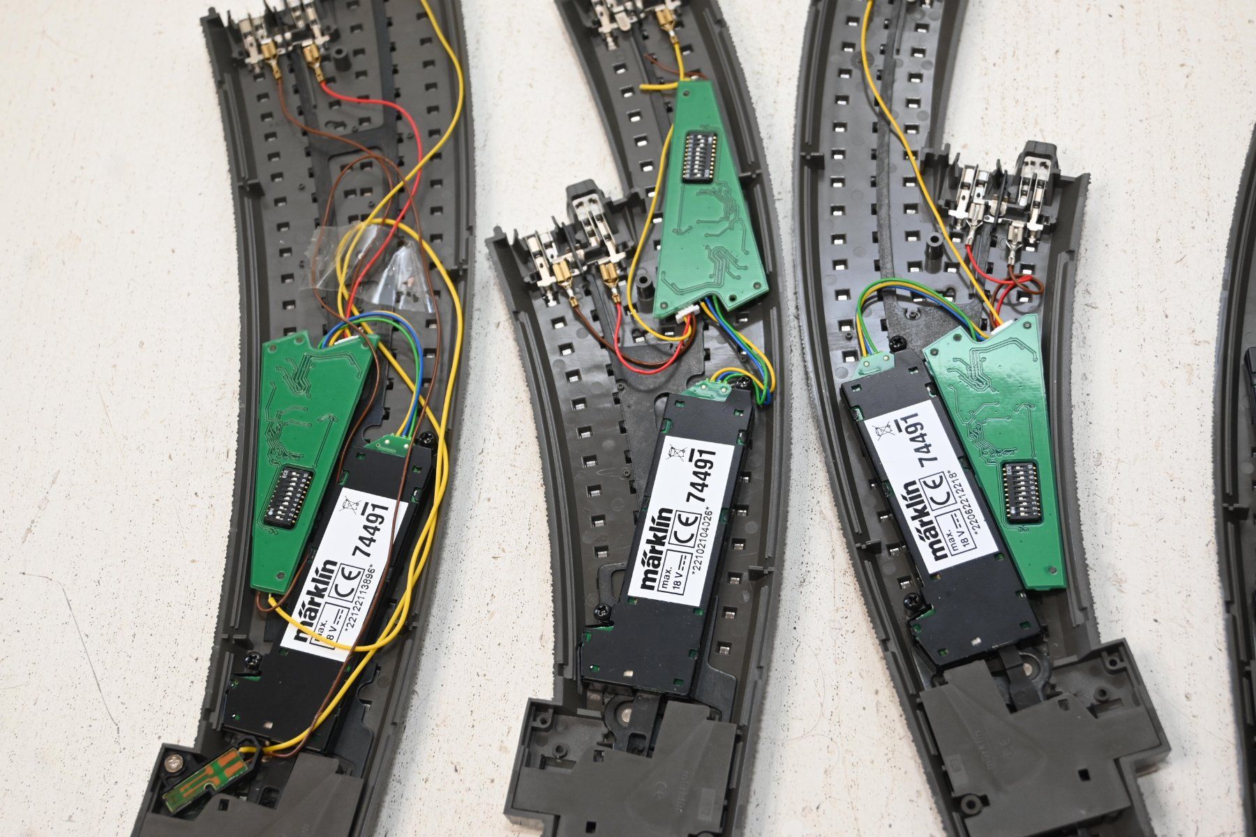 Märklin Modelleisenbahnen: Märklin C Weichen mit Antrieb + Decoder ohne OVP ,4 Stück – Gebraucht aus Laupen ZH von Zmoewe 3