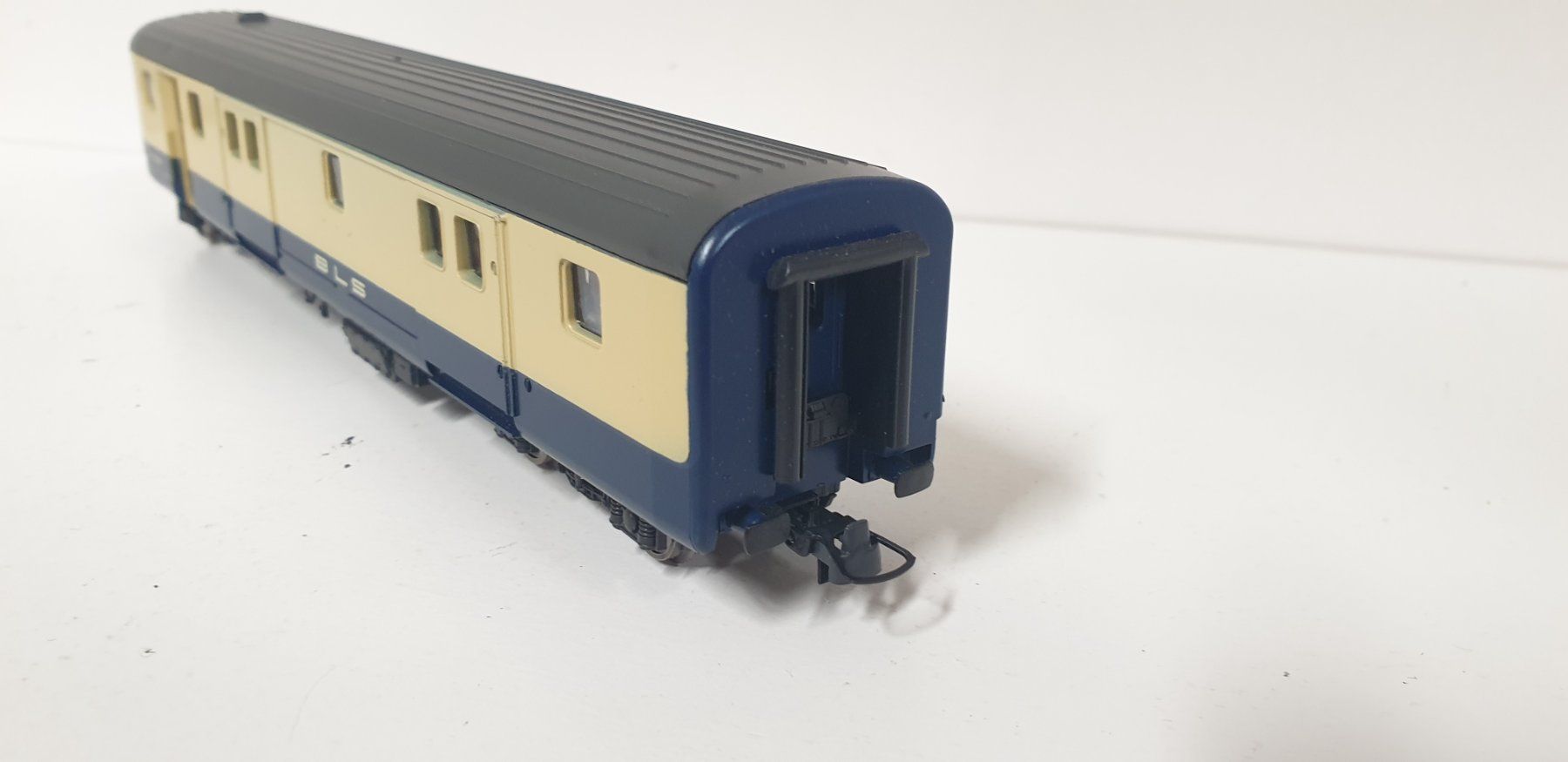 Lima Modelleisenbahnen: Lima BLS Gepäckwagen H0/DC – Gebraucht aus Geroldswil von TopTrain54 3
