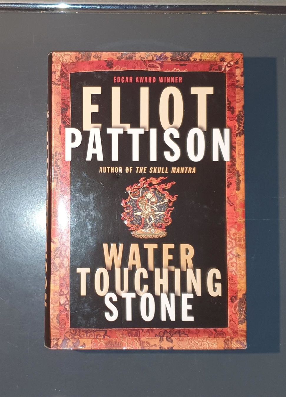 Libri: Water Touching Stone von Eliot Pattison – Usato da Dübendorf venduto da Povo 1