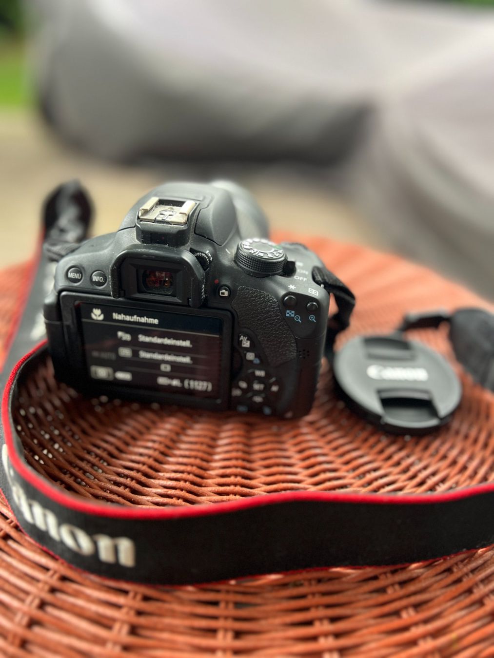 Canon Fotocamera: Canon EOS 700D mit Objektiv 18-135mm + Ladegrät – Usato da Wallisellen venduto da Val1990 3