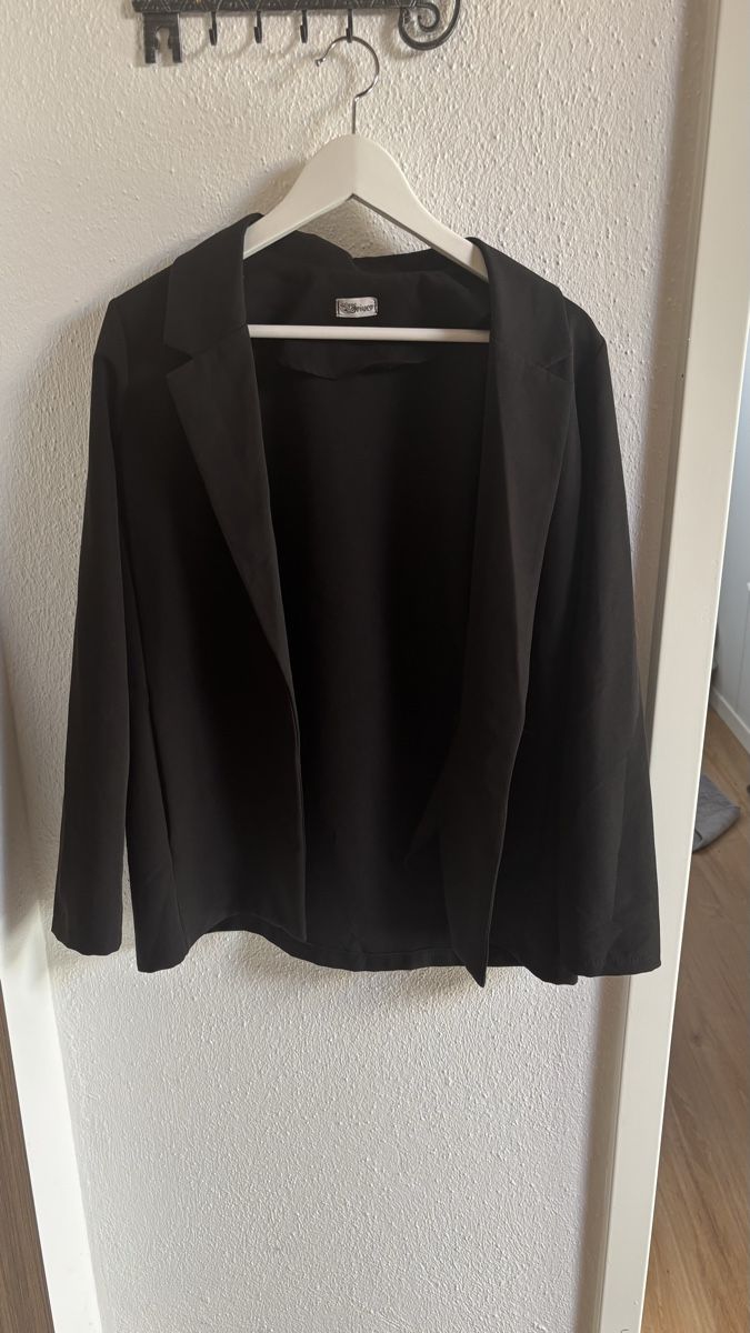 Giacche: Schwarzer Blazer – Nuovo (secondo la descrizione) da Roggwil BE venduto da R..