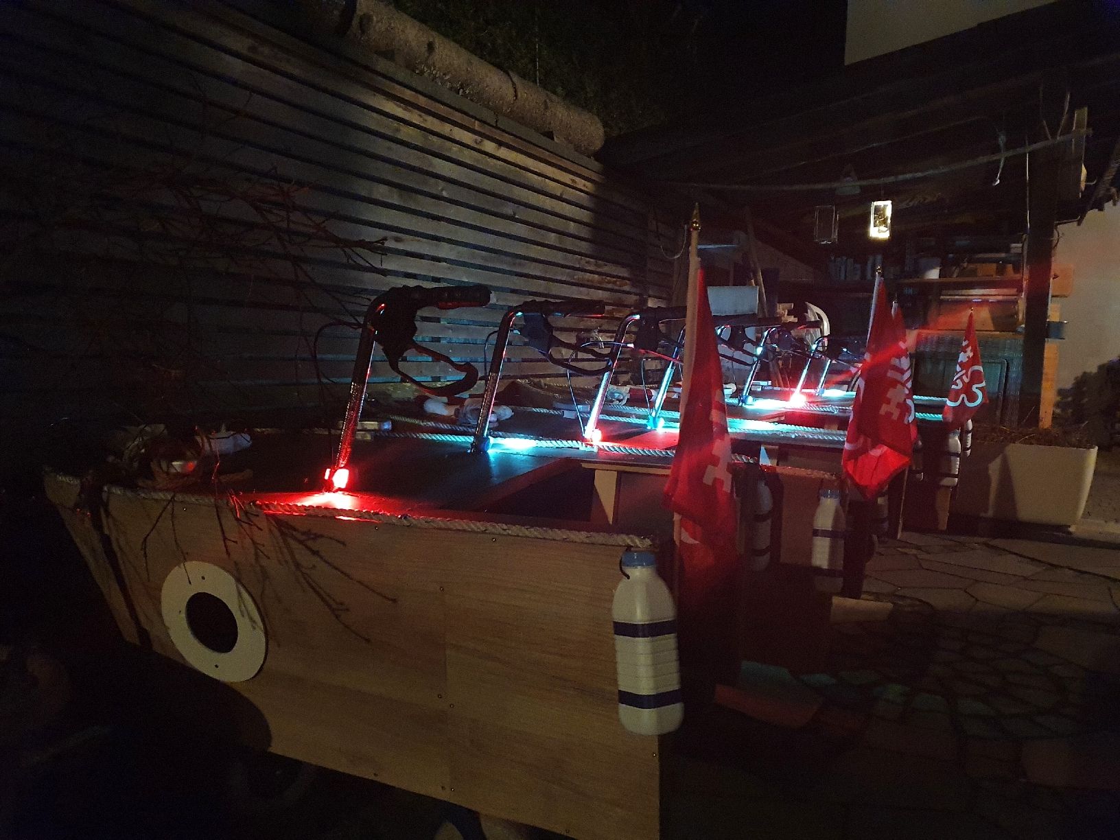 Costumi: Fasnacht Schiff mit Rollator – Usato da Buochs venduto da B1B 2