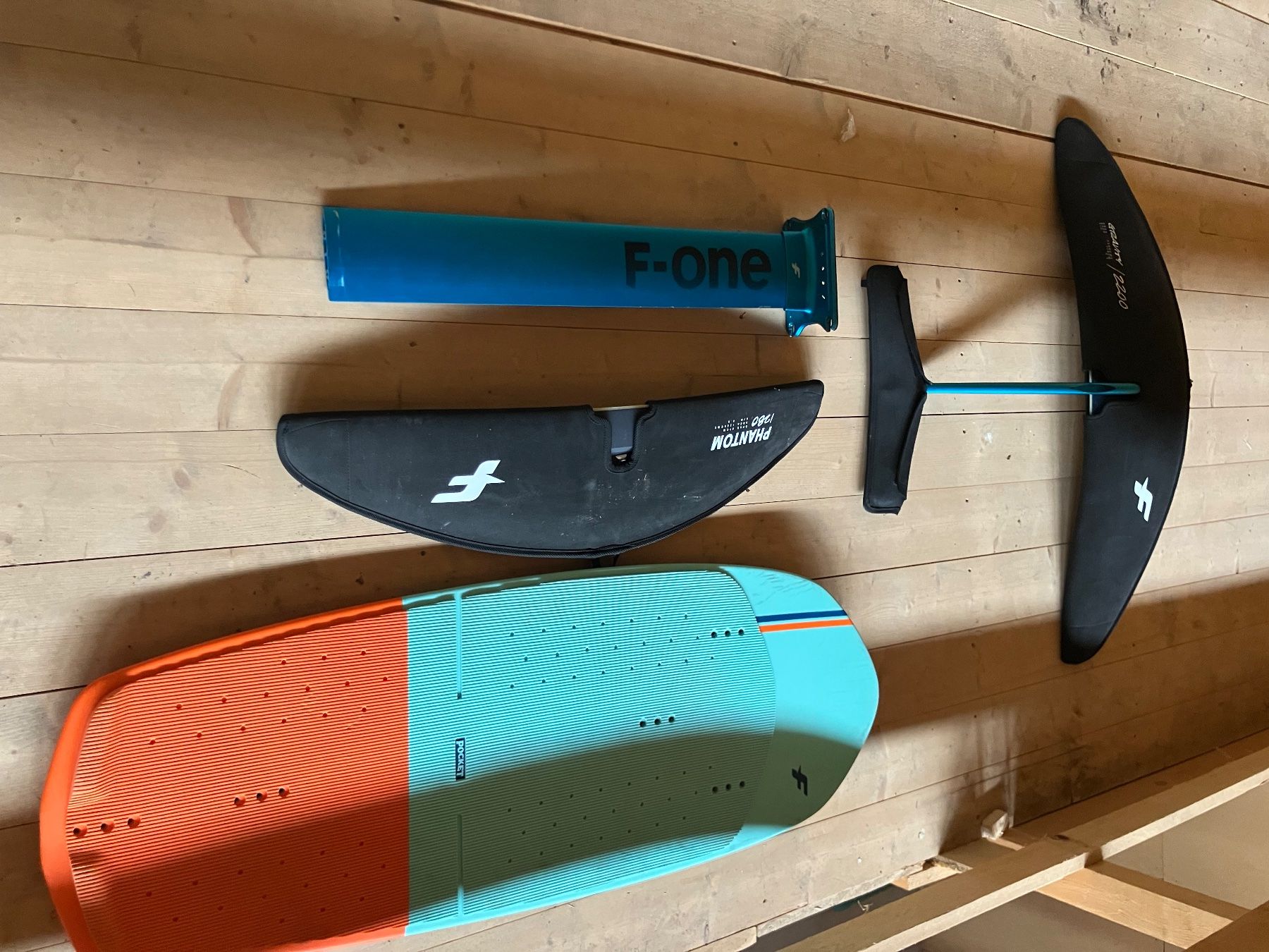 Planches de surf: Wing und Pumpfoil und Brett – D'occasion à Leukerbad par Romro