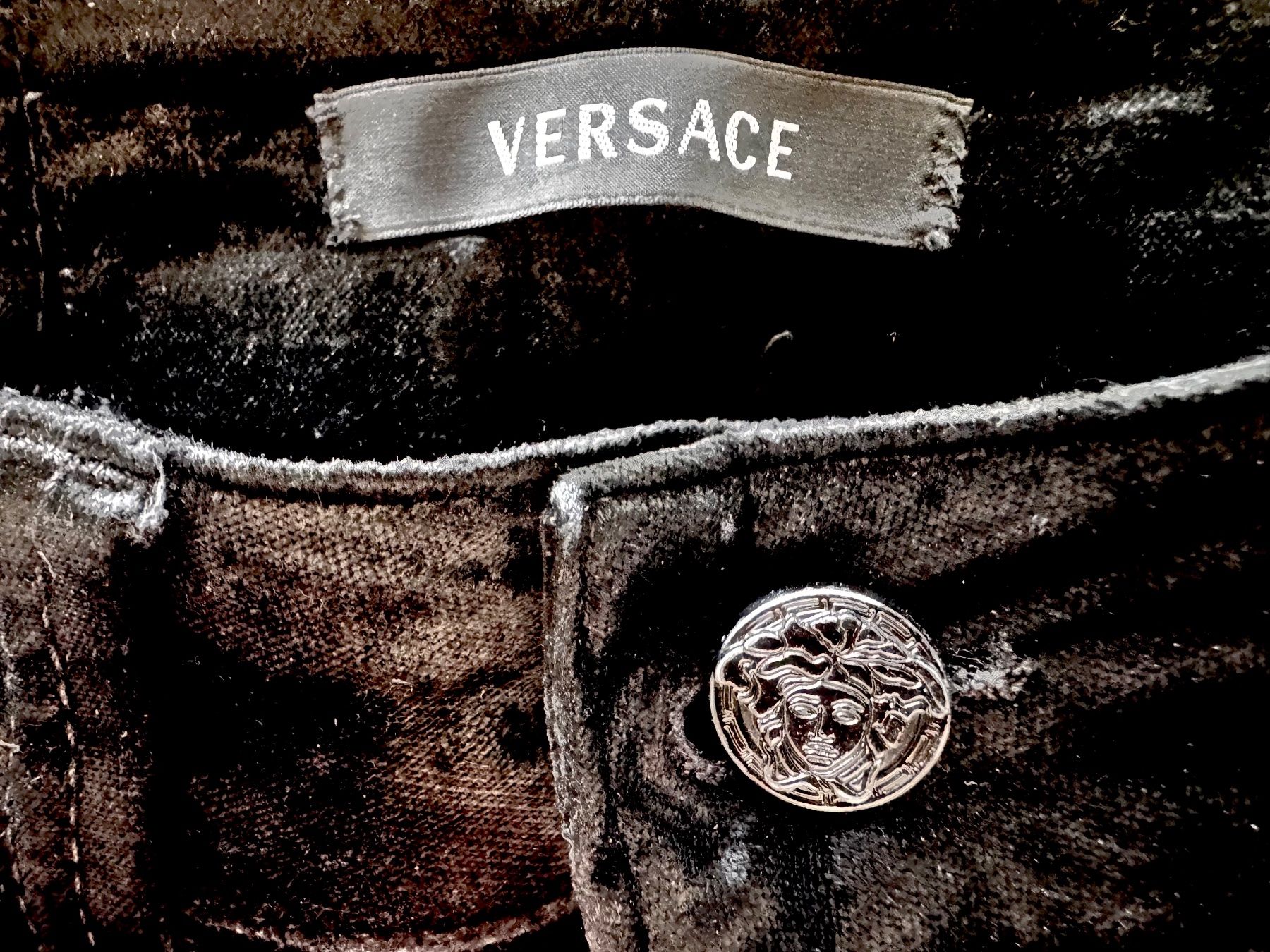 Versace Pantaloni: Versace Samthose, Schwarz, Top Zustand - Grösse 27 – Usato da Eschenbach SG venduto da Kitka01 2