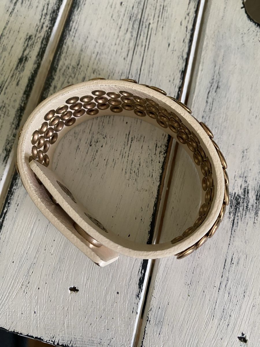 Bracciali & Braccialetti: Armband beige mit Kupfernieten – Usato da Schönenberg ZH venduto da Pfupfli1 1