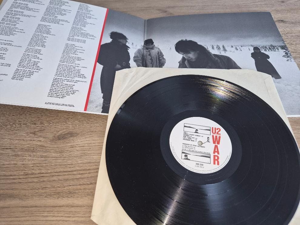 Vinyles: Schallplatte  LP  Vinyl U2 "War" – D'occasion à Dielsdorf par SHOES_BY_SYLVI 1