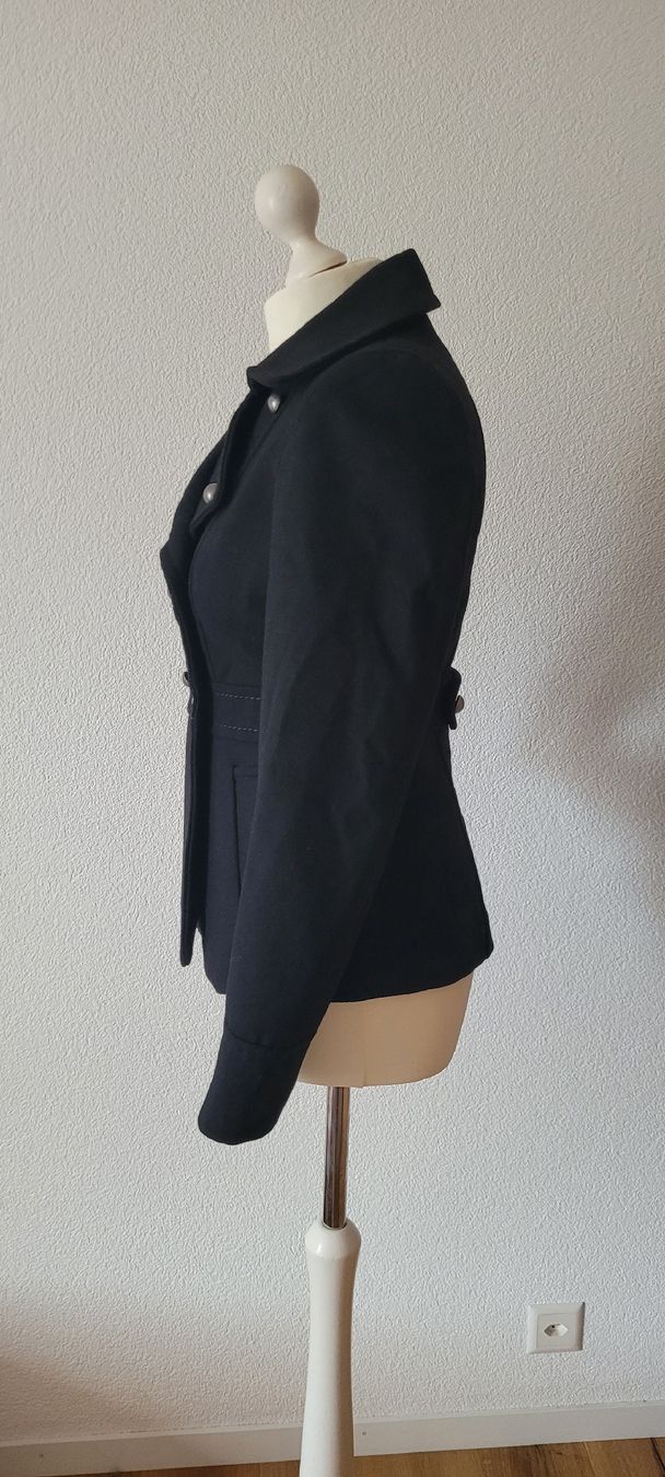 H&M Cappotti: schicker warmer Kurzmantel – Usato da Herisau venduto da Yyyoga 4