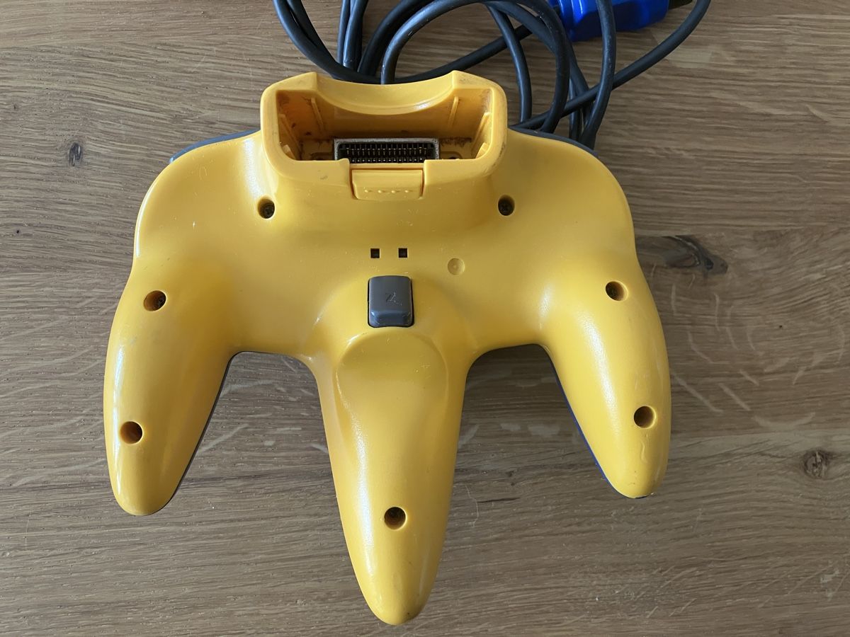 Nintendo Consoles: Console Nintendo 64 N64 Pikachu édition  – D'occasion à Châtel-St-Denis par Lestresorsdugrenier 2