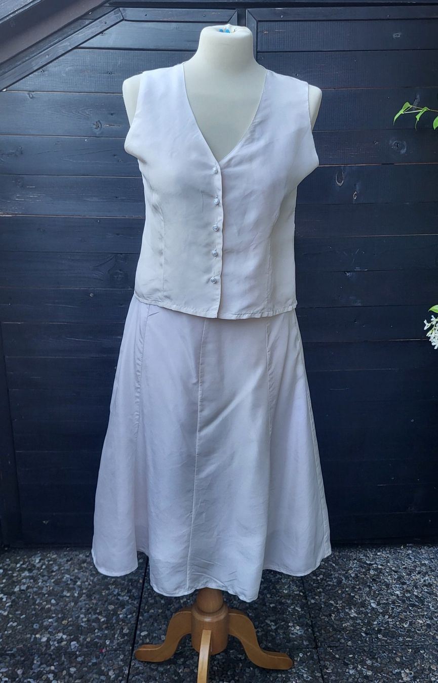 Gonne: Jupe &Gilet  blanche – Nuovo (secondo la descrizione) da Fribourg venduto da VictoriaShop7