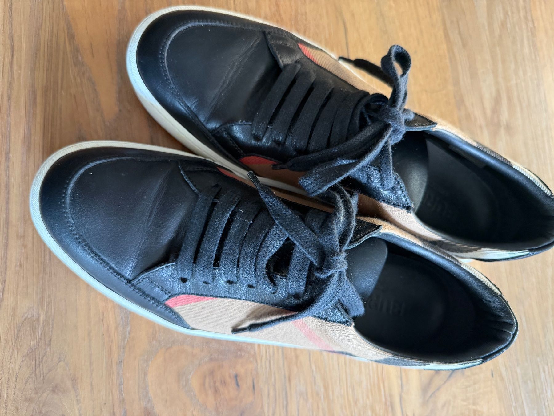 Burberry Chaussures femmes: Burberry Sneaker – D'occasion à Pfungen par Nemolito 3
