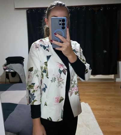Veste blazer courte imprimé floral blanc / Kurzer Blazer