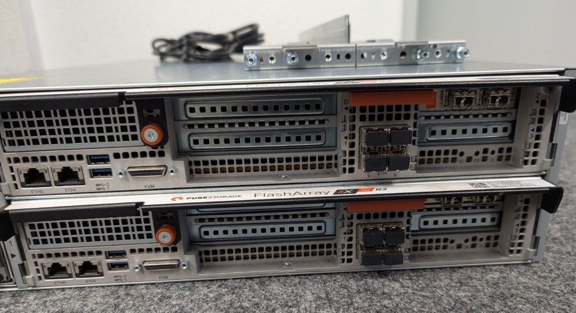 Server: Pure Storage //X10 R3 - All-Flash-Speichersystem – Usato da Zürich venduto da migipacucci 5