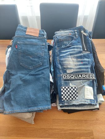 Großes Paket mit Shorts von Dsquared2, Levi’s, Etc...