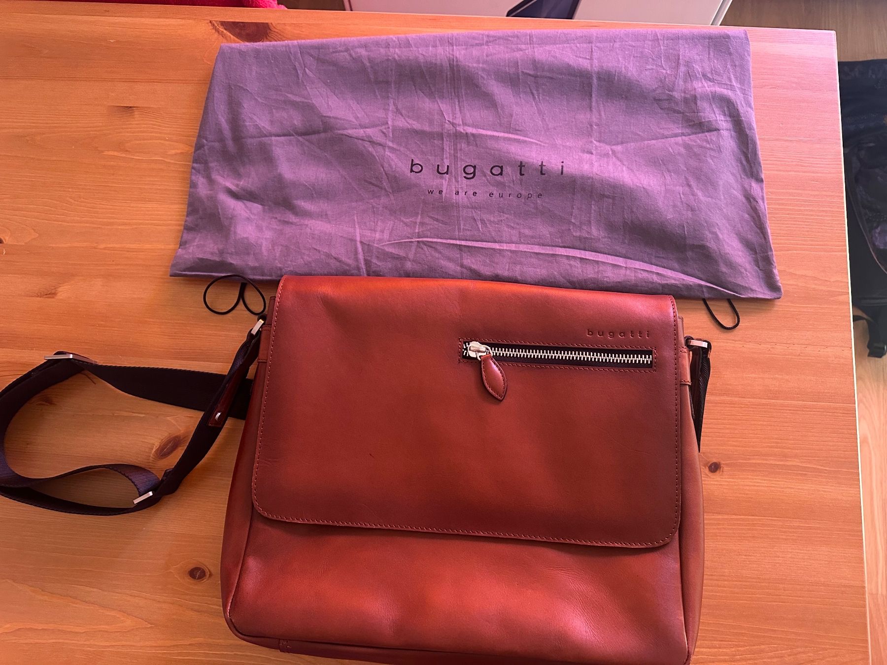 Bugatti Sacs: Bugatti Domus Messenger Bag Cognac – D'occasion à Basel par gorgollando30 4