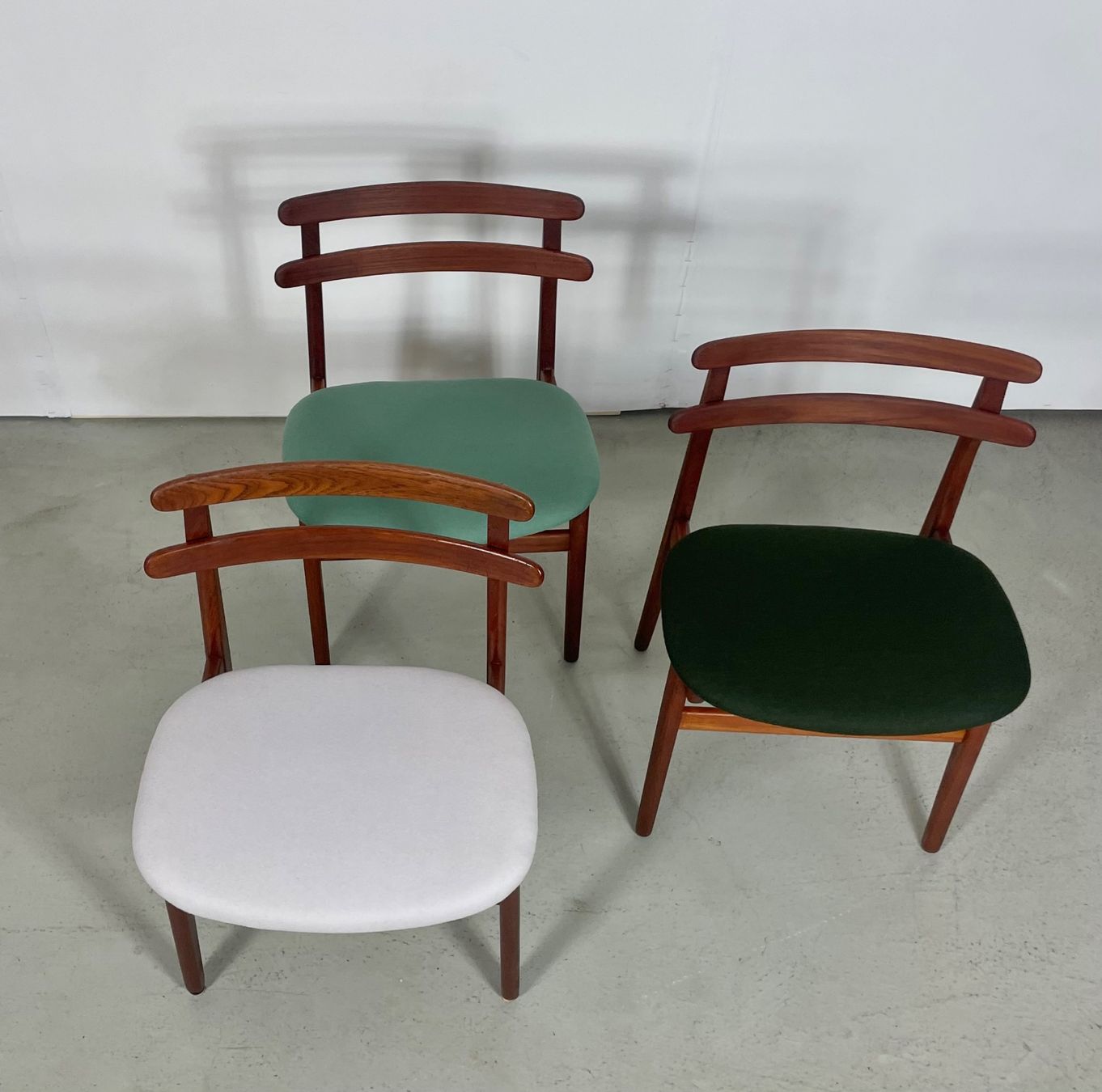 Sedie: 3x dänische Teak Stühle restauriert – Usato da Basel venduto da MidMod20C 2