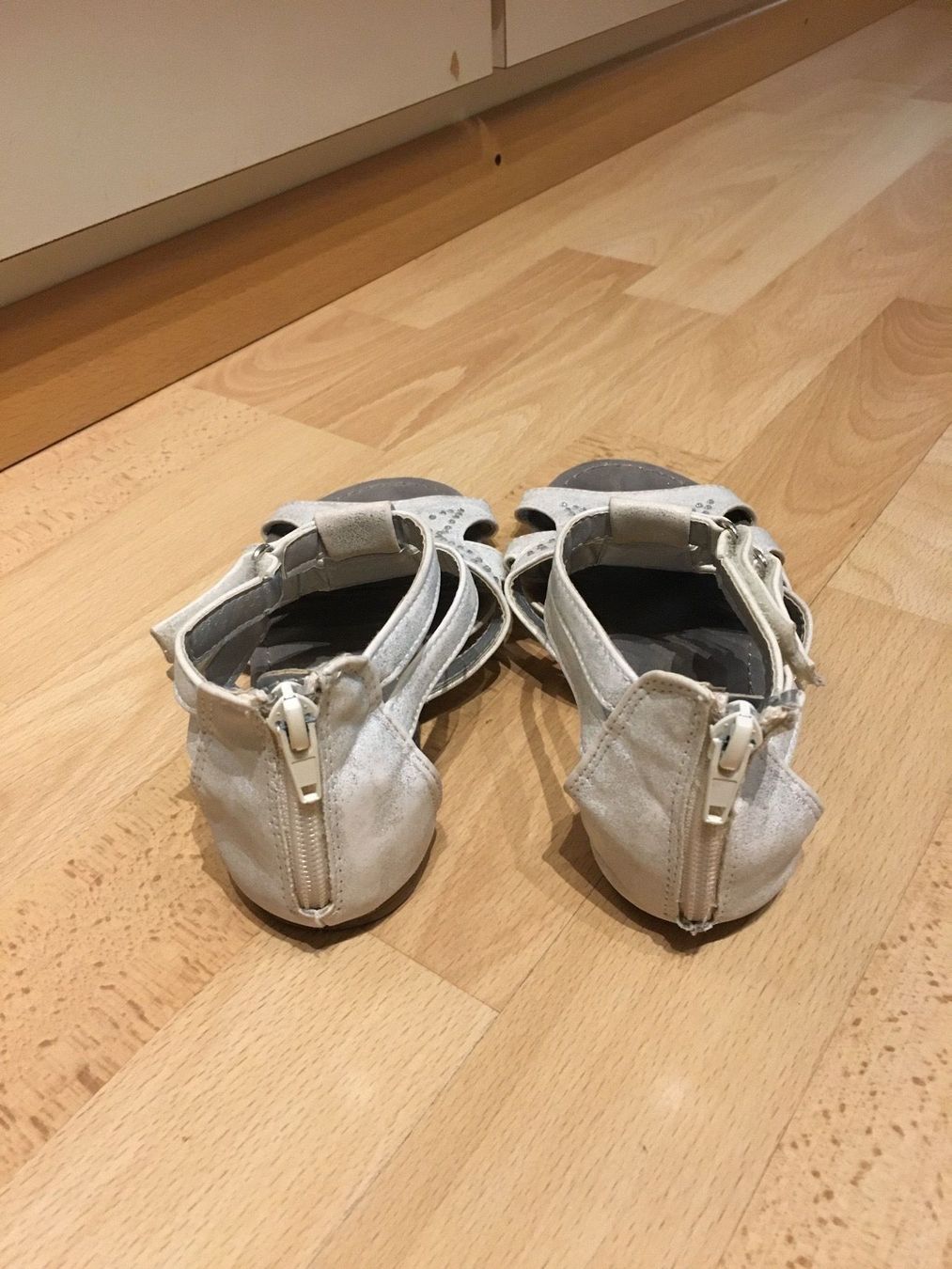 Schuhe für Mädchen: Schöne Sandalen mit Glitzersteinen Gr. 34 – Gebraucht aus Uetendorf von Gar_9pvy 2