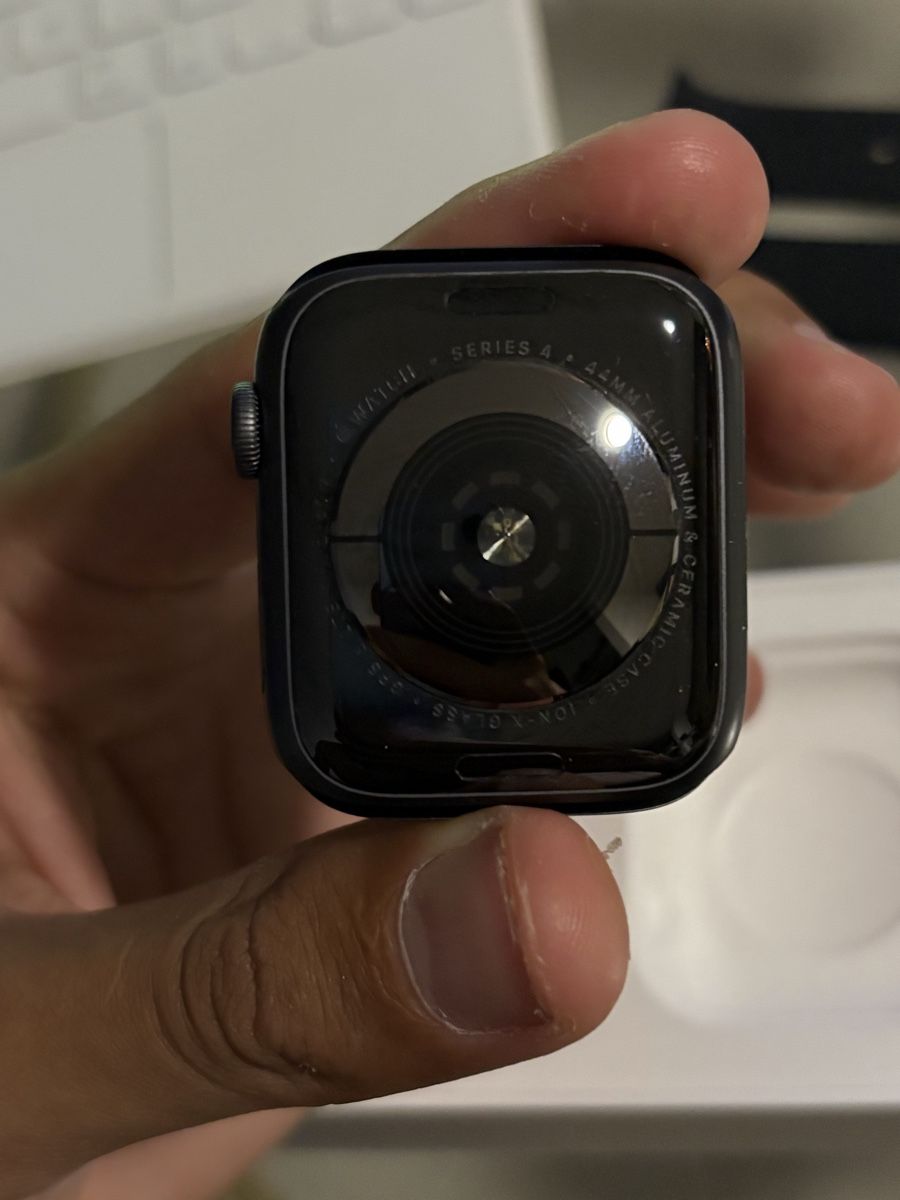 Apple Smartwatch: Apple Watch 4 44mm Space Gray (GPS + CEL) – Usato da Bern venduto da Diego-maradona 3