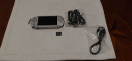 PSP 2004 grau  /ohne Akku/ Display schöner Zustand