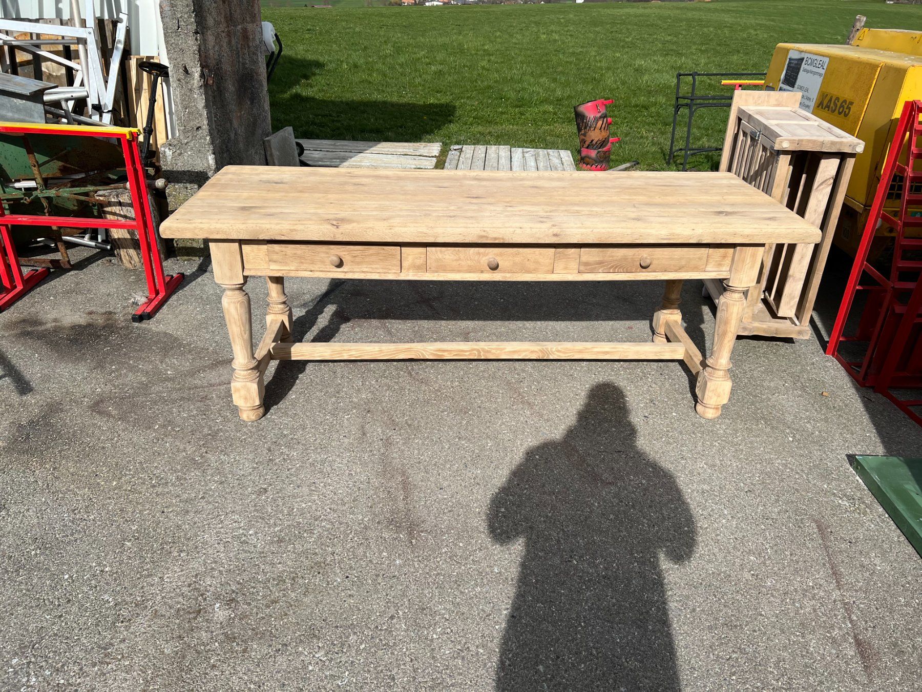 Tavoli: ART 1049-H Table chêne sablé – Usato da Pont-La-Ville venduto da BCMGLEAL