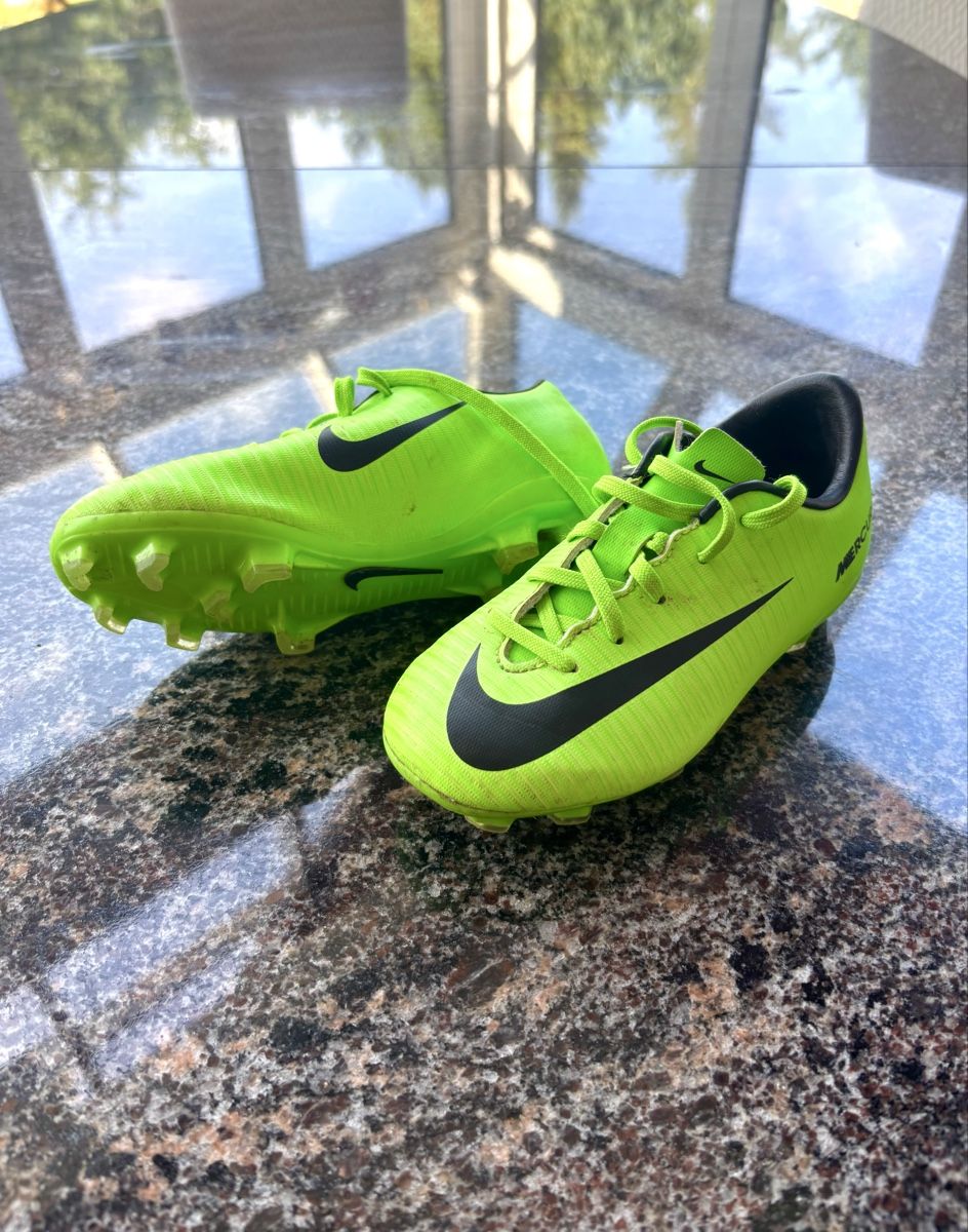 Nike Schuhe für Jungen: Fussball Noggenschuhe Gr. 27 – Gebraucht aus Stettfurt von Geltopam